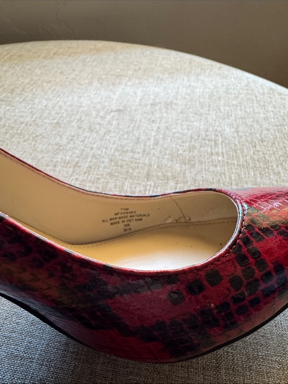 Marc Fisher Red‎ and Black Snake-Print Pointed Pumps 7 1/2 M worn once - Picture 6 of 7
